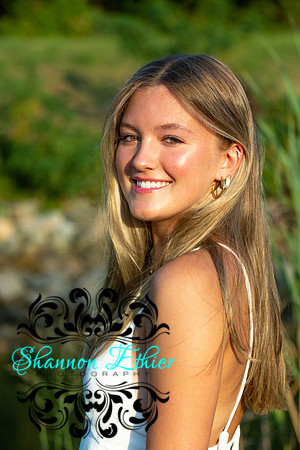 Maren Jones SJP 2024 - Senior Portrait - August 20, 2023 - Shannon Ethier Photography - 8316_