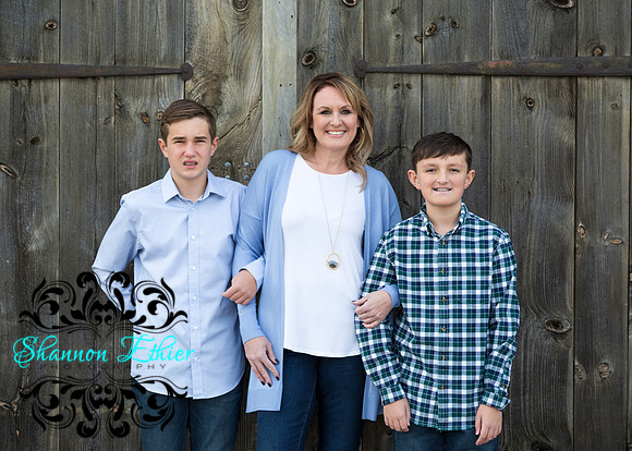 The Mooney Family 2019 (1 of 2)