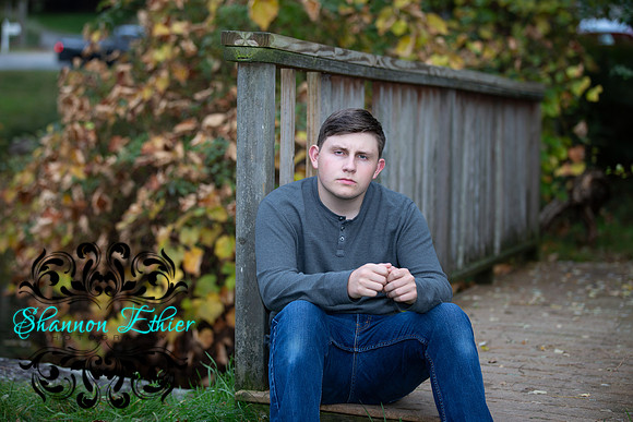 Evan Senior Portraits 2022 -October 25, 2021 - Shannon Ethier Photography-12