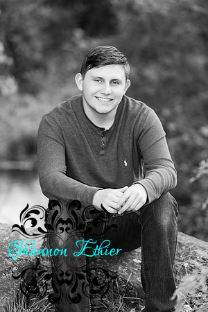 Evan Servais Senior Portrait 2022 -October 25, 2021 - Shannon Ethier Photography-4